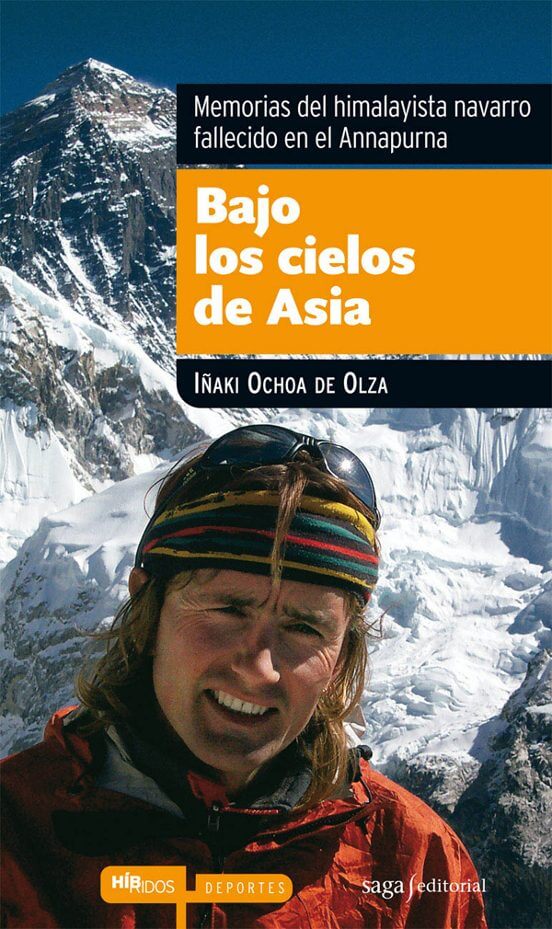 Portada Bajo los cielos de Asia — Íñaki Ochoa de Olza